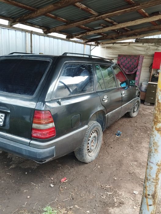 Машина Мерседес универсал