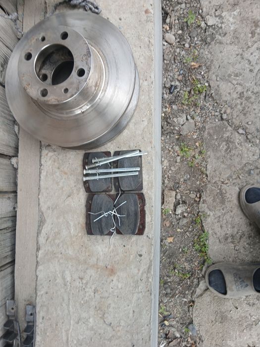 Подам тормозные диски на ваз 2106