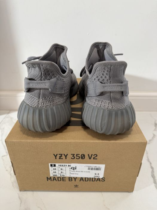 Schimb/ Vand Yeezy Steel Grey ca noi marime: 44