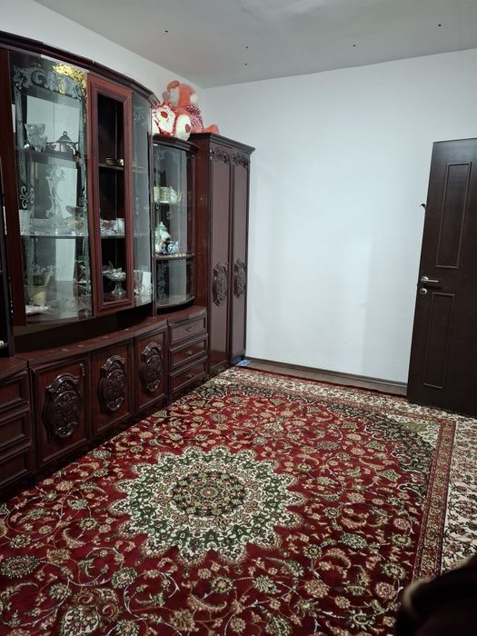 Mebelllar sotiladi. Spalniy nabor, stenka shkaf, kravat bir kishilik