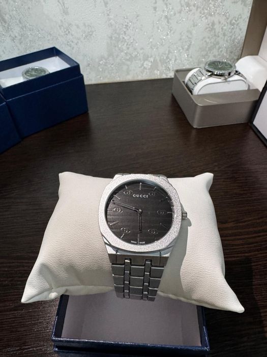 Минималистичные часы Gucci