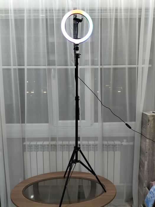 лампа кольцевая на штативе