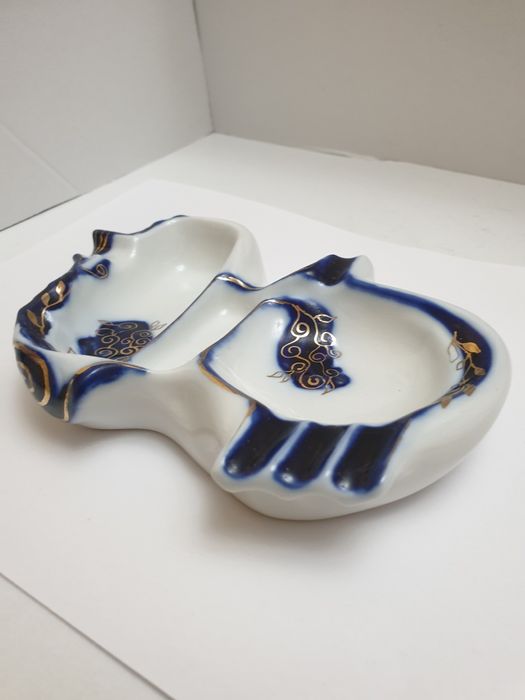 Scrumiera din porțelan