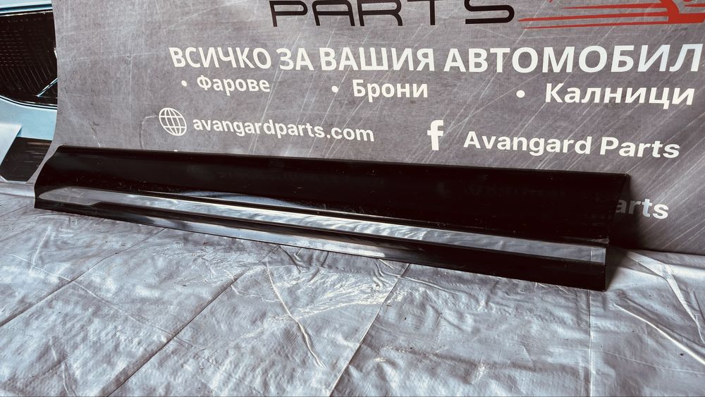 Декоративна лайстна за врата Volvo XC60 (2017-2023)