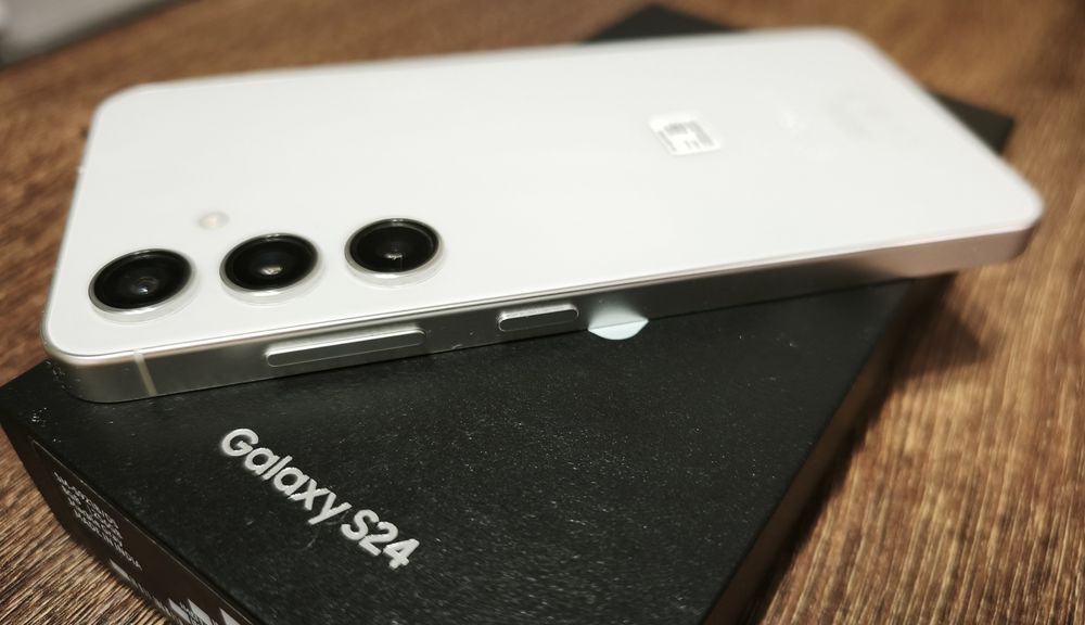 Samsung S24  8GB/256GB