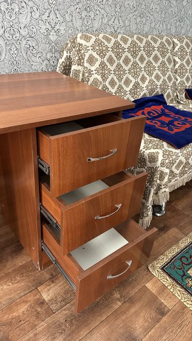 Продам письменный стол