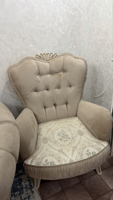 Продам диван для большого зала