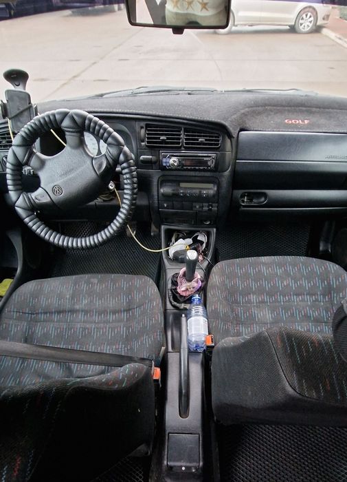 Продам Фольксваген Гольф 3 1.8