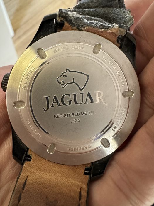 Часовник Jaguar.