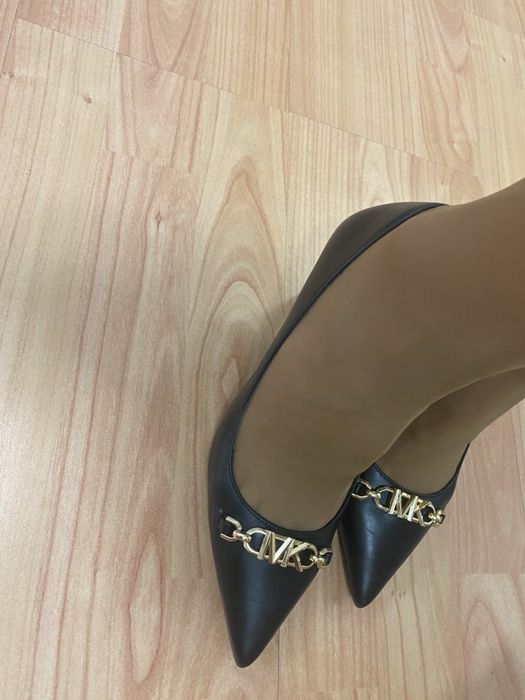 Черни обувки на висок ток