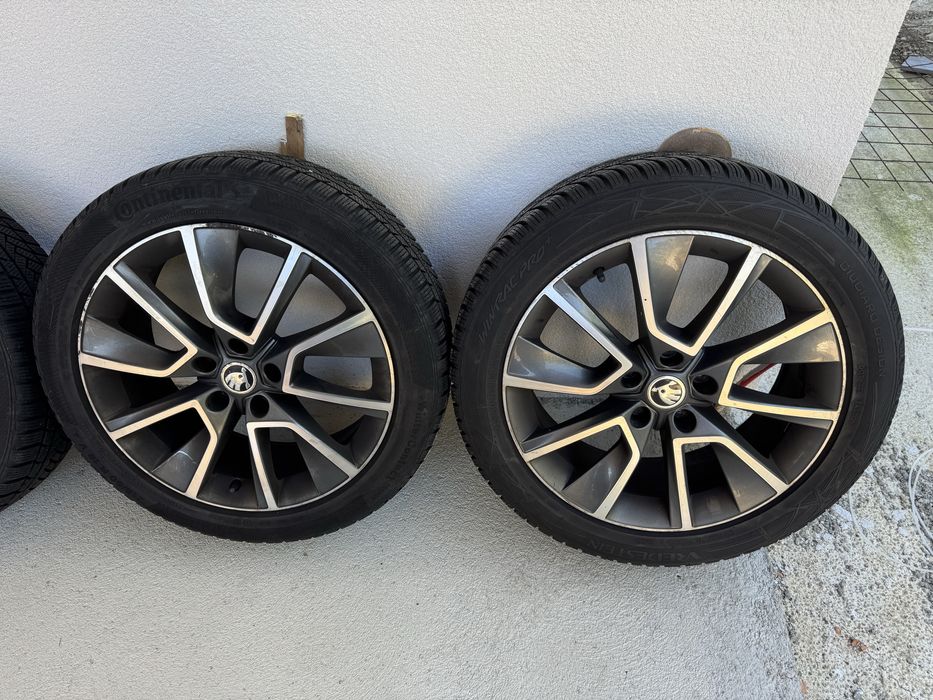 Anvelope de iarna 215 50 18,jante originale Skoda