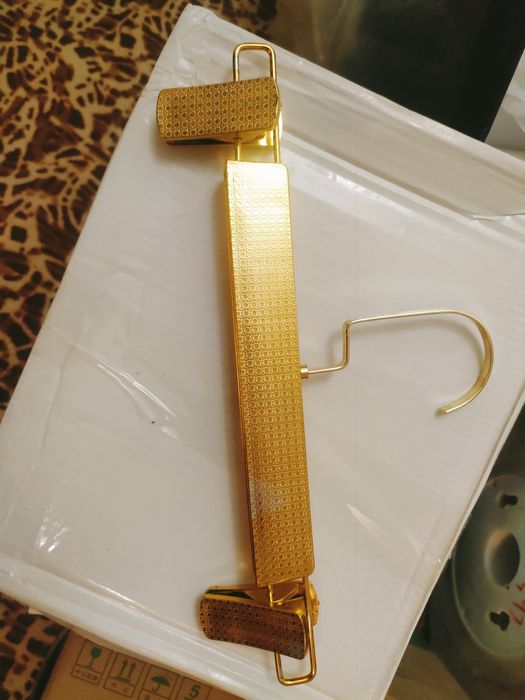 Вешалки для элитного магазина