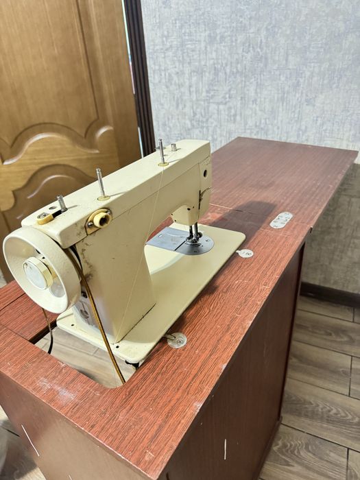 Продается швейная машинка чайка
