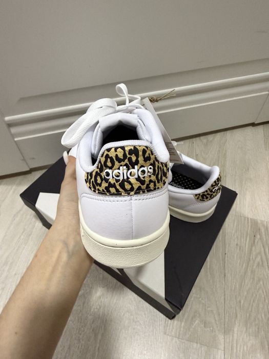 Adidas кроссовки женские