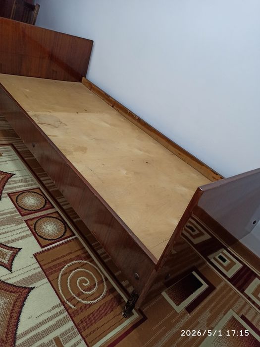 Односпальная кровать 195×87 см, старая но в хорошем состояние
