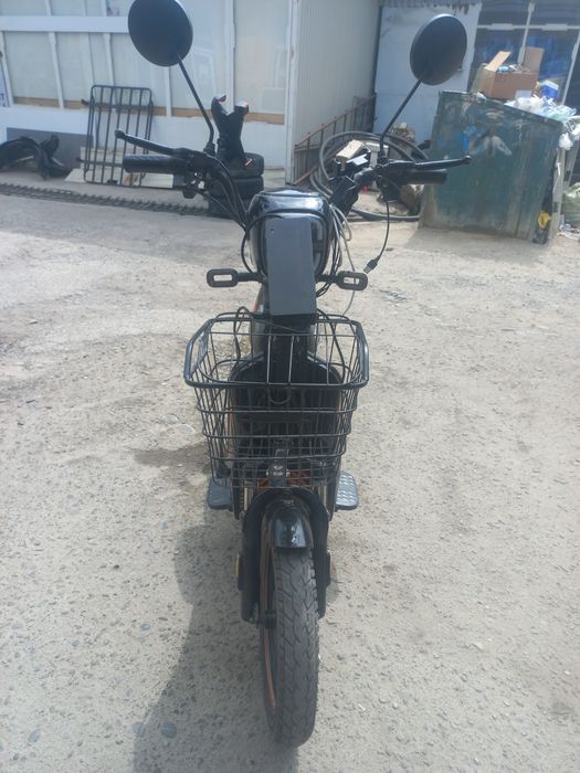 Skuter velomax yomkost 60km