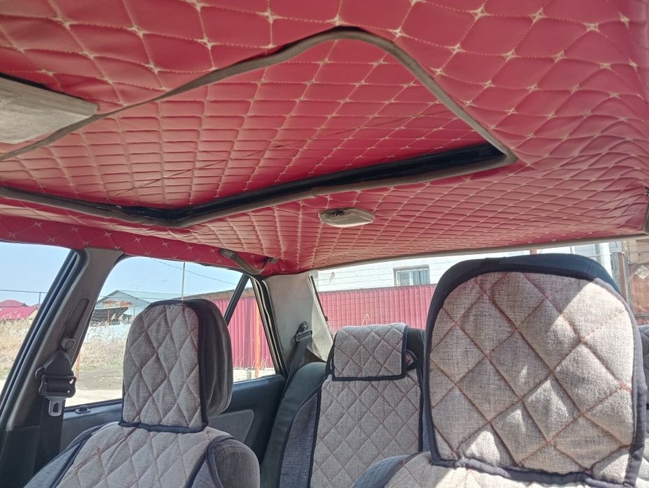 Мазда седан 323 г