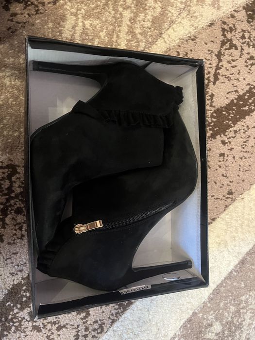 Дамски велурени обувки