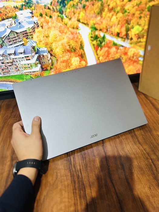 Acer core i3 holati ideal 4 kun ishlagan