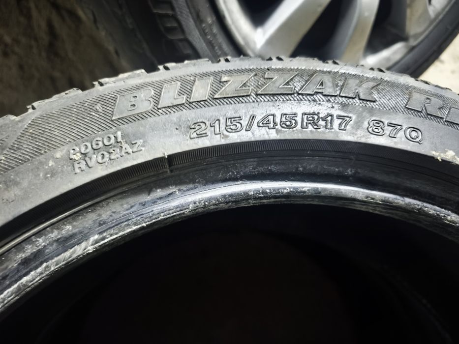 Продам шины 215/45/17