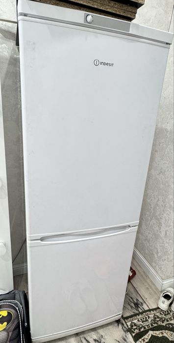 Холодильник INDESIT