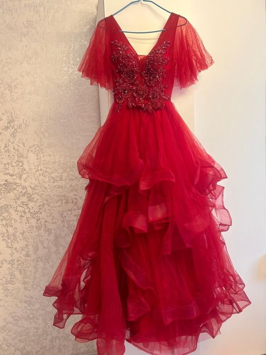 Продам платье  нарядный  новые