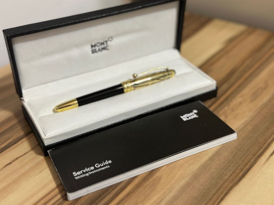 Stilou montblanc negru si auriu model nou