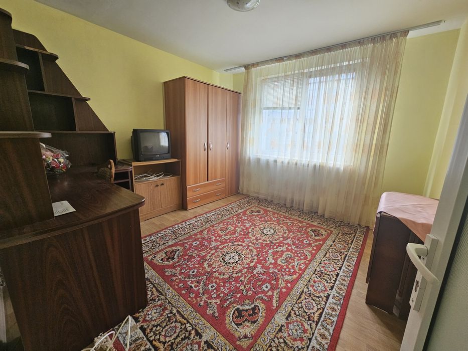 Închiriez apartament 3 camere