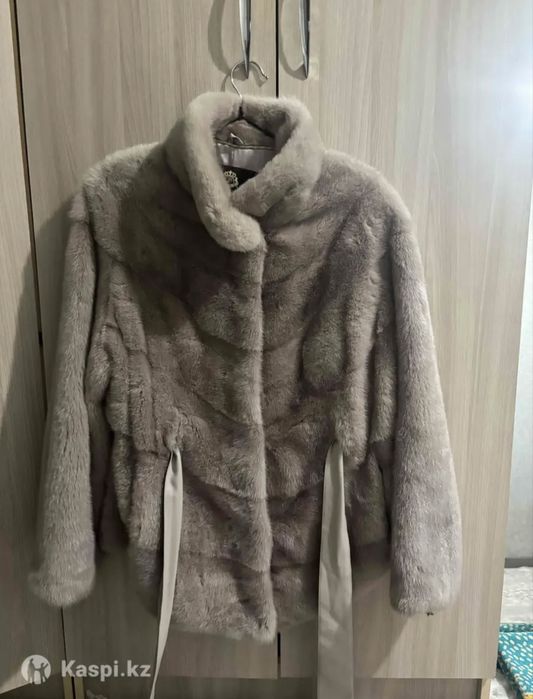 Норковая шуба, кожаные ремешки