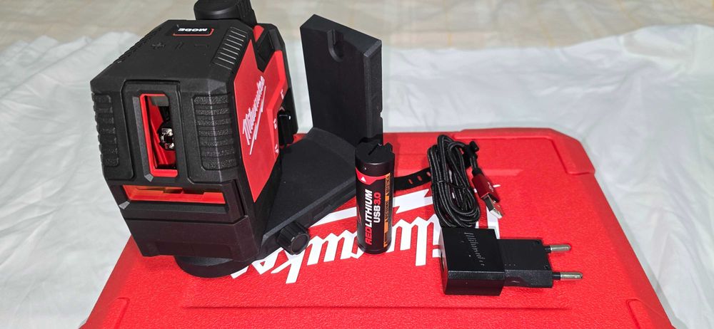 Nivela Laser Milwaukee 3PL-401c,  L4 CLL-301C