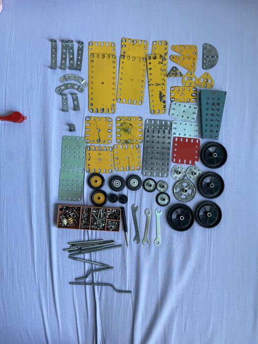 продам советский металлический конструктор