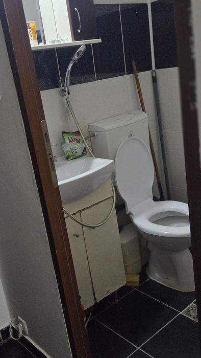 Proprietar inchiriez garsoniera Zona Medicina, Isho,12mp,baie proprie