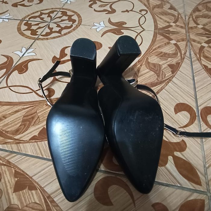 Продаются босоножки