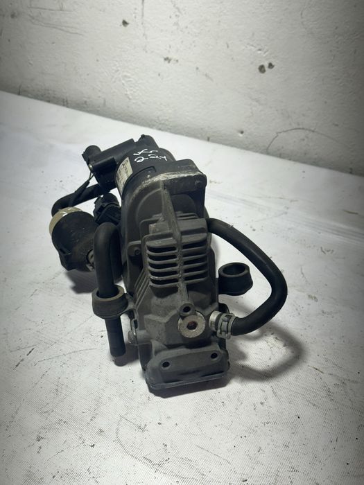 Компрессор пневмо подвески Mercedes w221