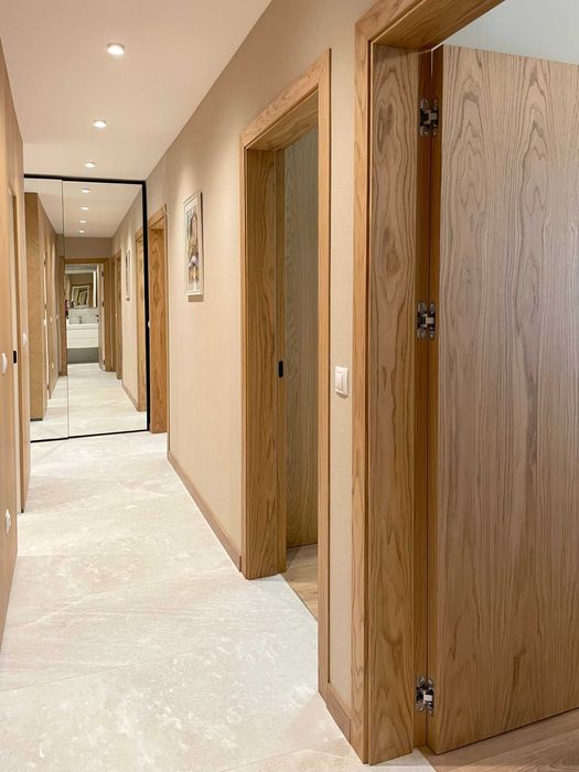 Продаваме Тристаен Апартамент В Света Троица