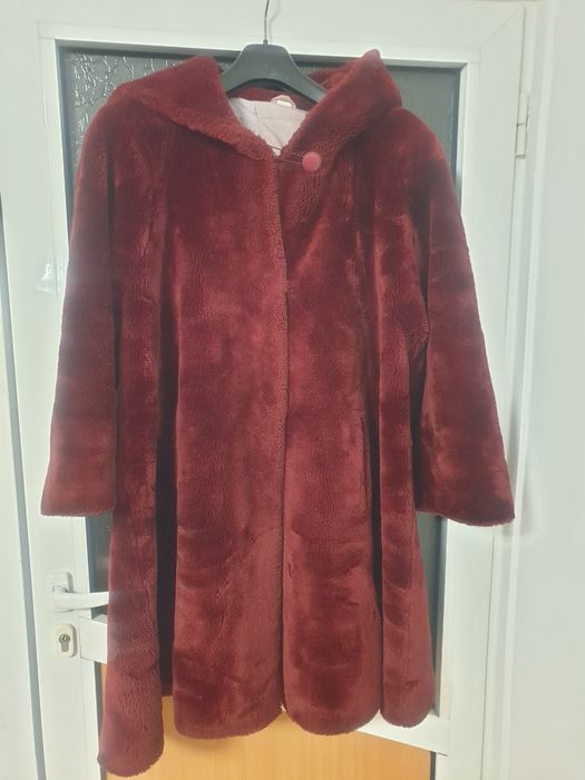 Se vand 2 haine de dama,blana ecologica si o geaca barbateasca din pie