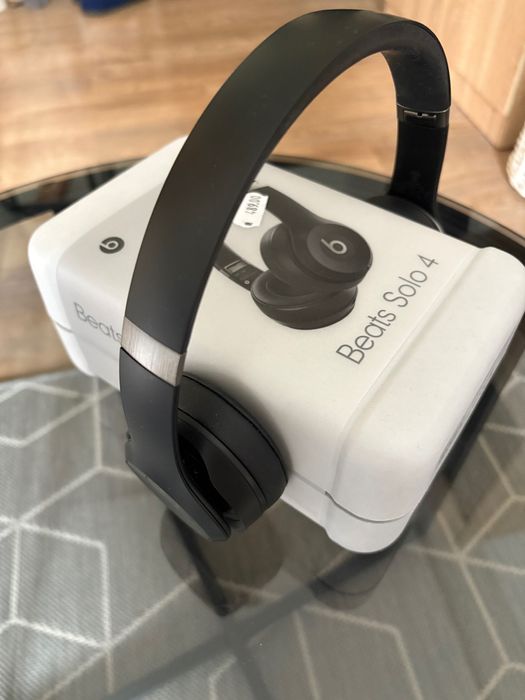 Beats Solo 4 Matte Black