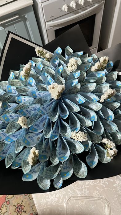 Денежный букет из деньги