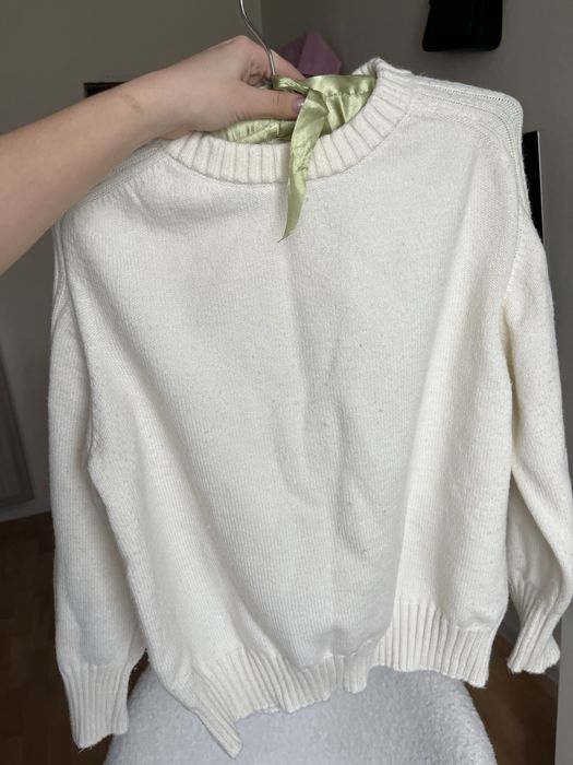 Белый свитер для девушек