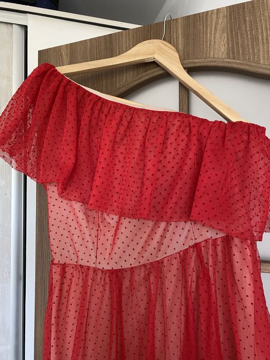 Rochie lunga rosie din tulle cu buline