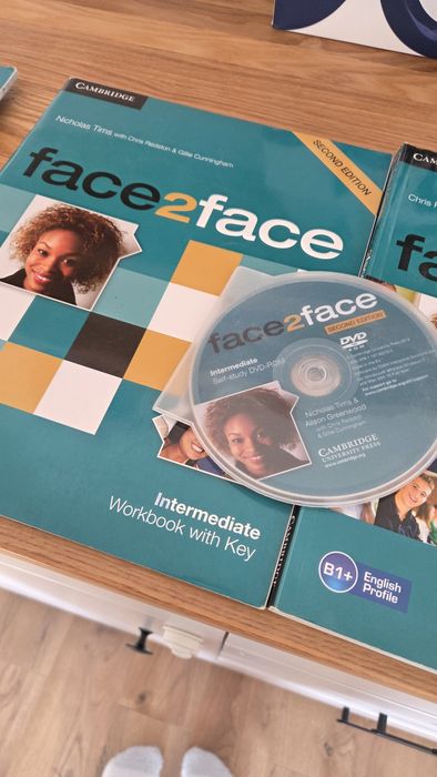 Face2face Intermediate Students Book with DVD + Workbook (2nd Edition)