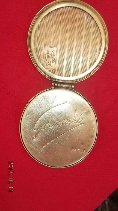 Пудриера на Mignot Boucher Paris, за ценители