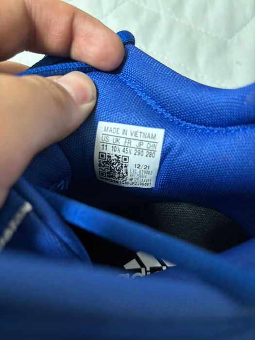 Баскетбольные кроссовки Adidas