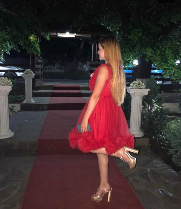 Rochie roșie voluminoasa