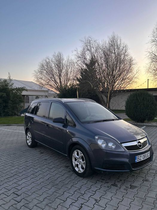 Opel Zafira  folosit de familie
