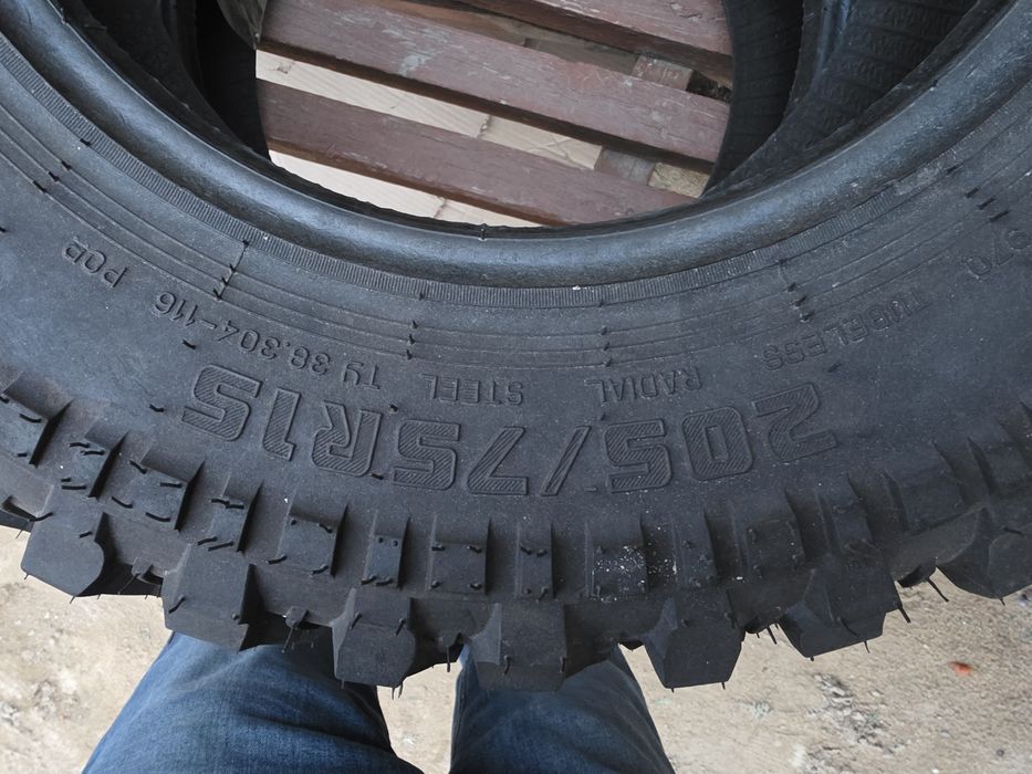 Шина  на делика нива