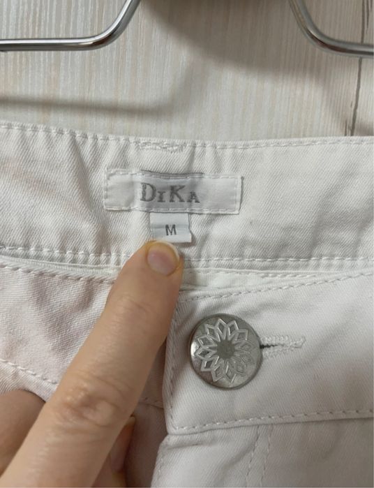 Pantaloni albi Dika marime M