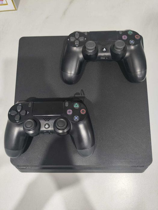 Продам PS 4 Slim