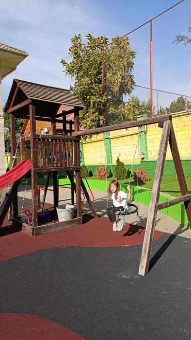 Детская игровая площадка с горкой