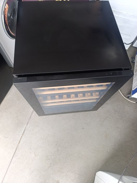 Витрина за вино WINE COOLER